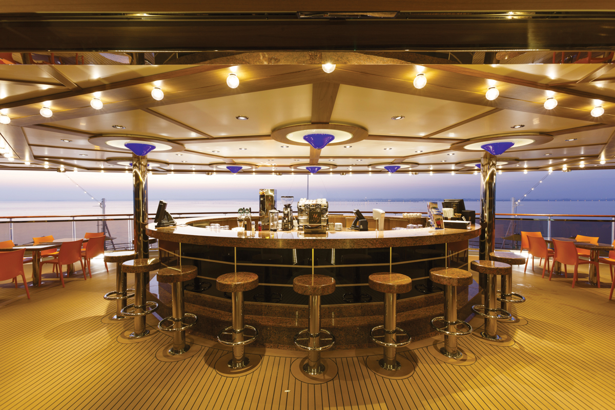 MyCruise Costa-Cruises Diadema Offentlige-arealer Barer-lounger-atrium1